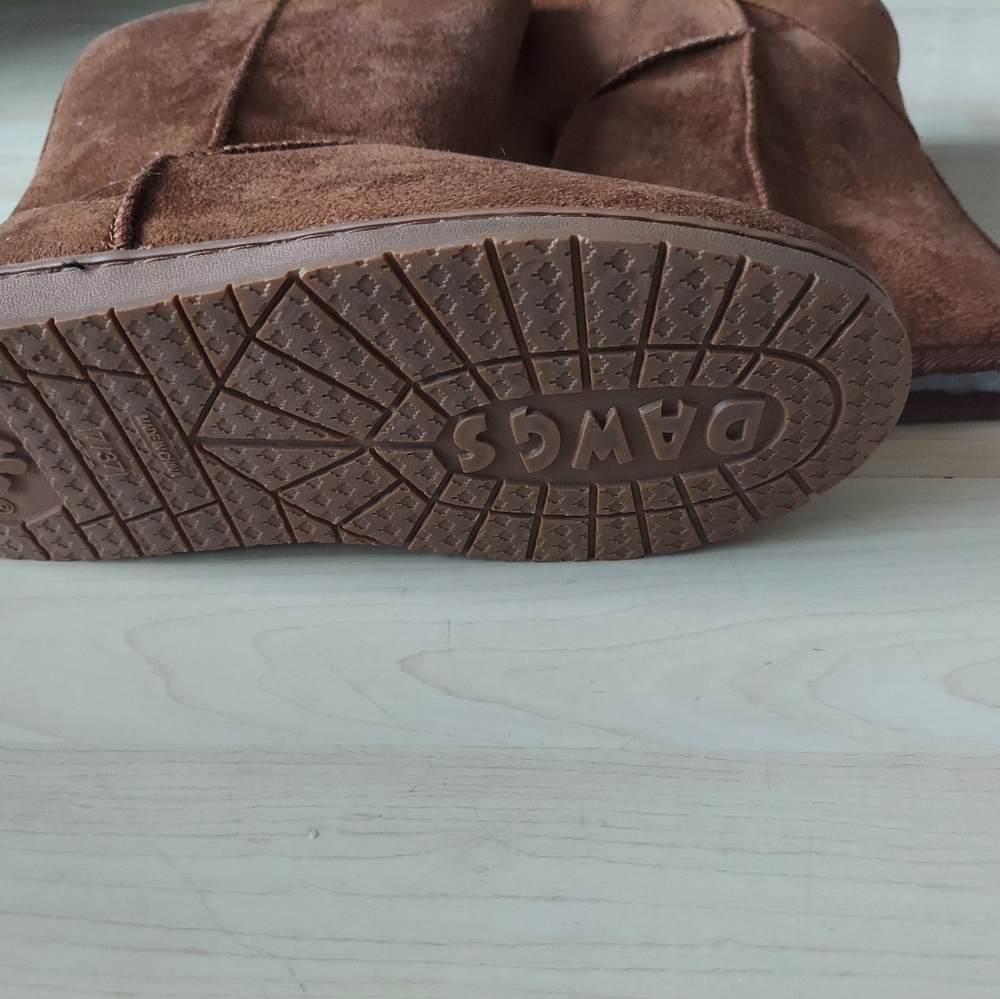 DAWGS microfiber boots. Color Brown. Size 7. Padded with memory foam. - Picture 8 of 9